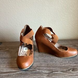 Elegant Brown Wedge Heels women sz 7